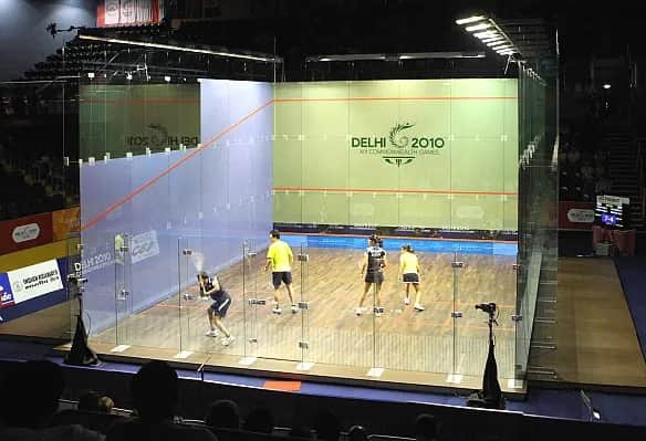 Ile kosztuje szklany kort do squasha? Sprawdź ceny i opcje budowy