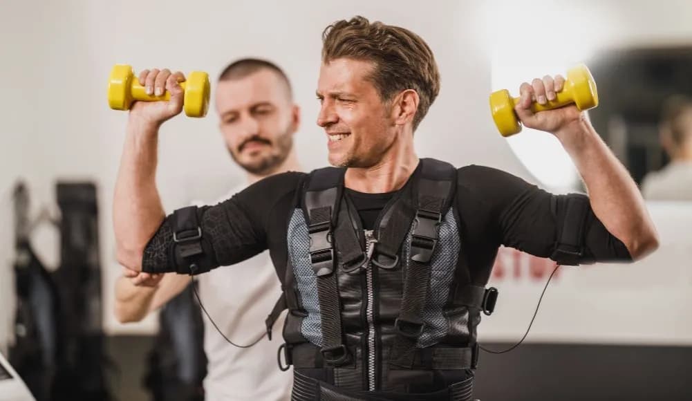 Trening EMS czy warto? Odkryj prawdę o jego efektywności i wadach