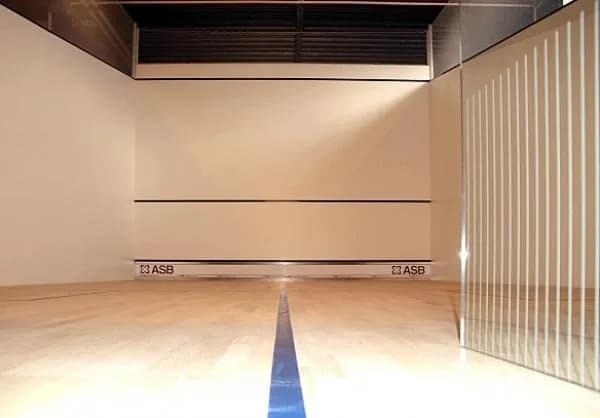 Jak zbudować kort do squasha - krok po kroku bez zbędnych kosztów