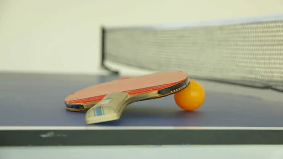 Jakie okładziny do tenisa stołowego wybrać, by poprawić grę?
