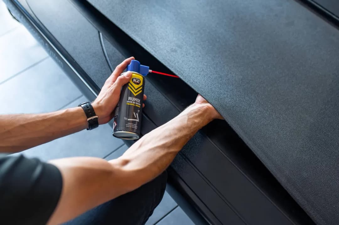 Jak naoliwić bieżnię, aby uniknąć kosztownych napraw i awarii