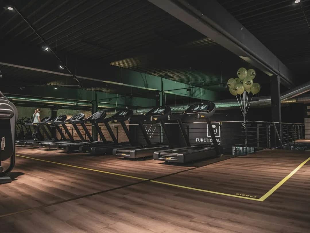 Jak korzystać z bieżni: unikaj najczęstszych błędów i trenuj skutecznie