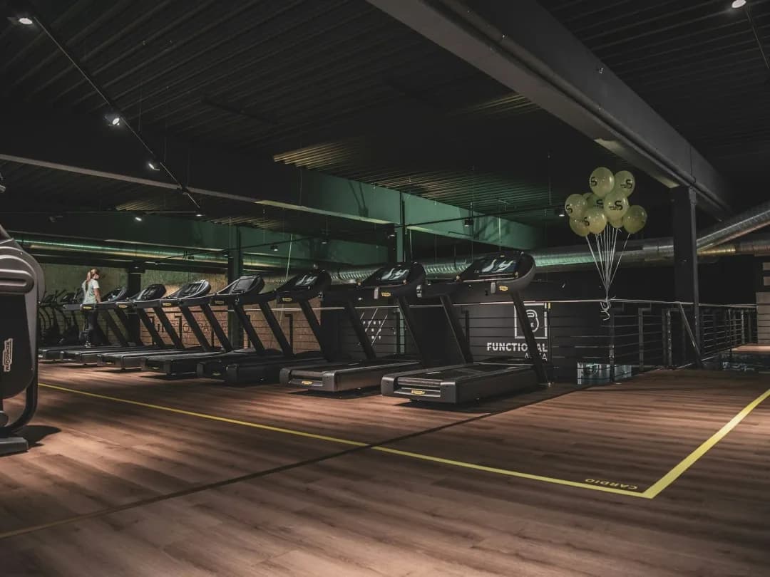 Jak korzystać z bieżni: unikaj najczęstszych błędów i trenuj skutecznie