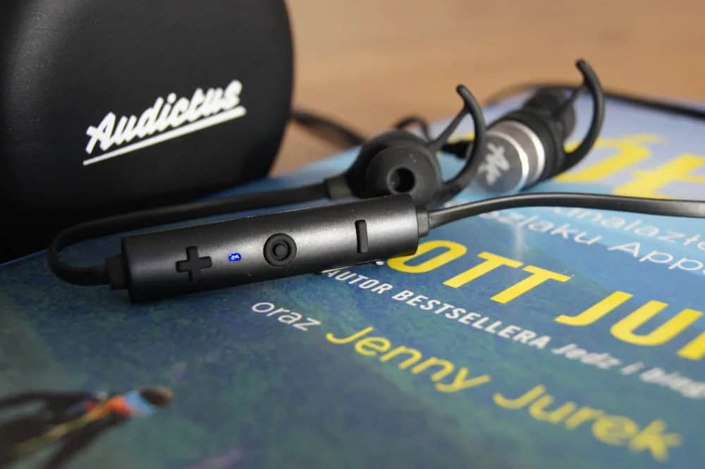 Słuchawki do biegania które nie wypadają z uszu – wybierz najlepsze modele