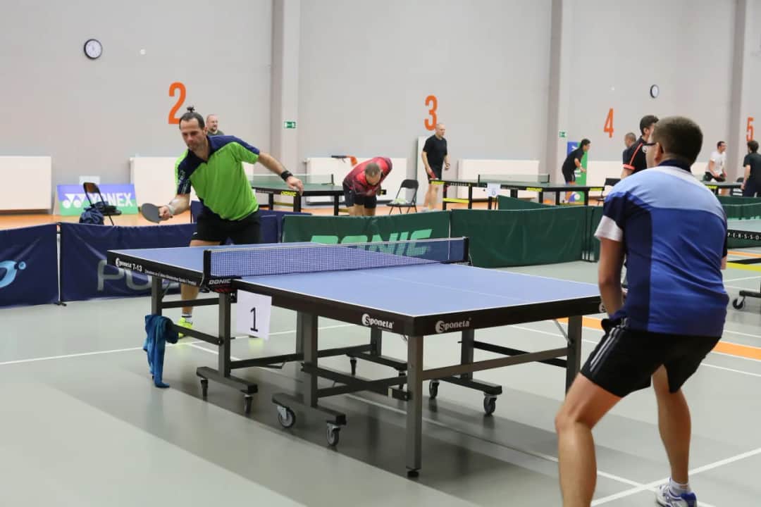 Gdzie grać w tenis stołowy w Poznaniu? Sprawdź najlepsze miejsca