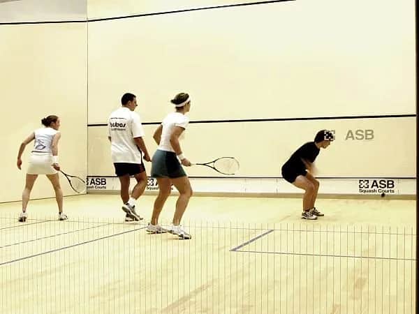 Gdzie grać w squash w Woli? Sprawdź najlepsze korty i kluby