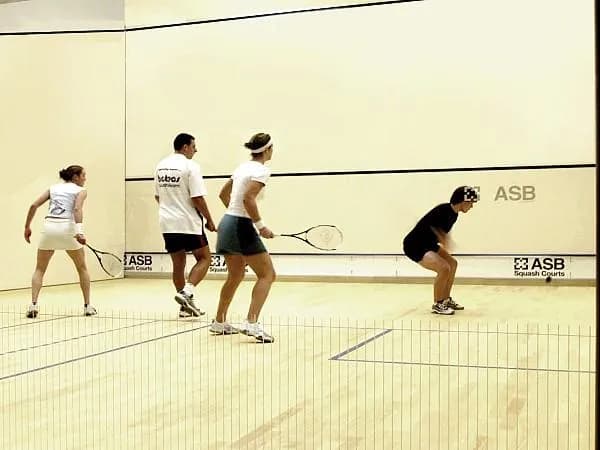 Gdzie grać w squash w Woli? Sprawdź najlepsze korty i kluby