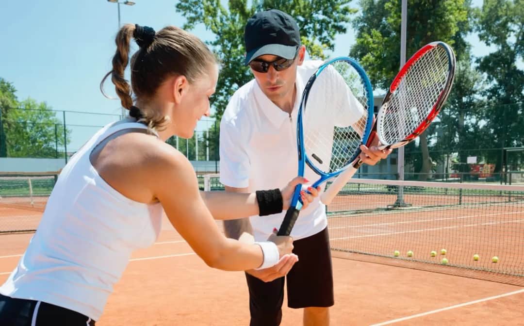 Ile kosztuje lekcja tenisa? Ceny, które mogą Cię zaskoczyć