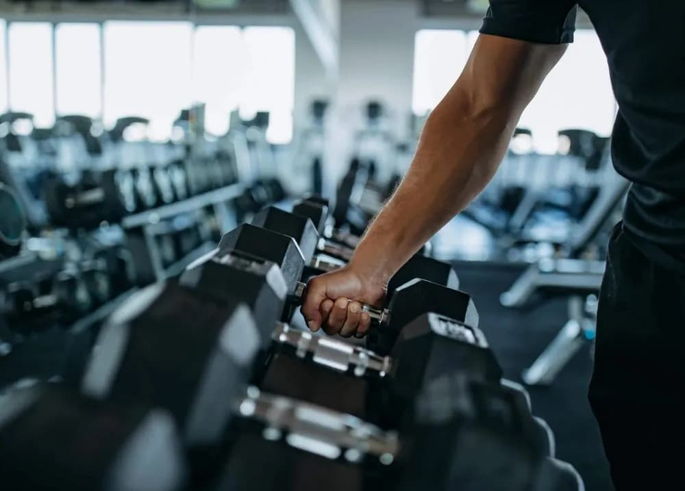 Testosteron przed czy po treningu: Kiedy osiągniesz najlepsze efekty?